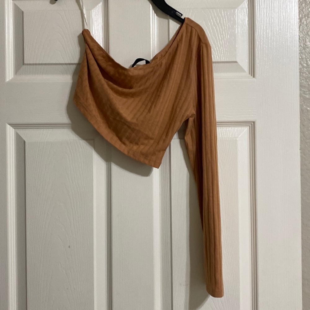 One sleeve crop shirt